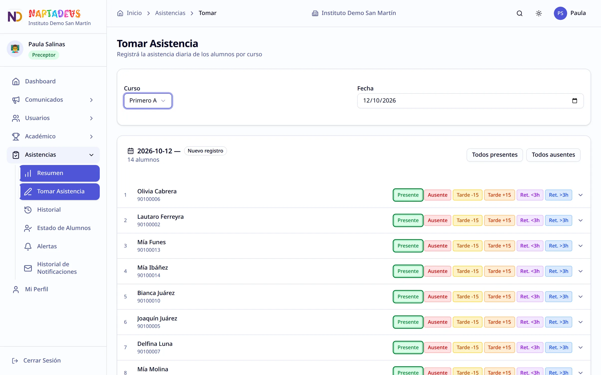 Pantalla Tomar asistencia con los botones Presente, Ausente, Tarde y Retiro para cada alumno